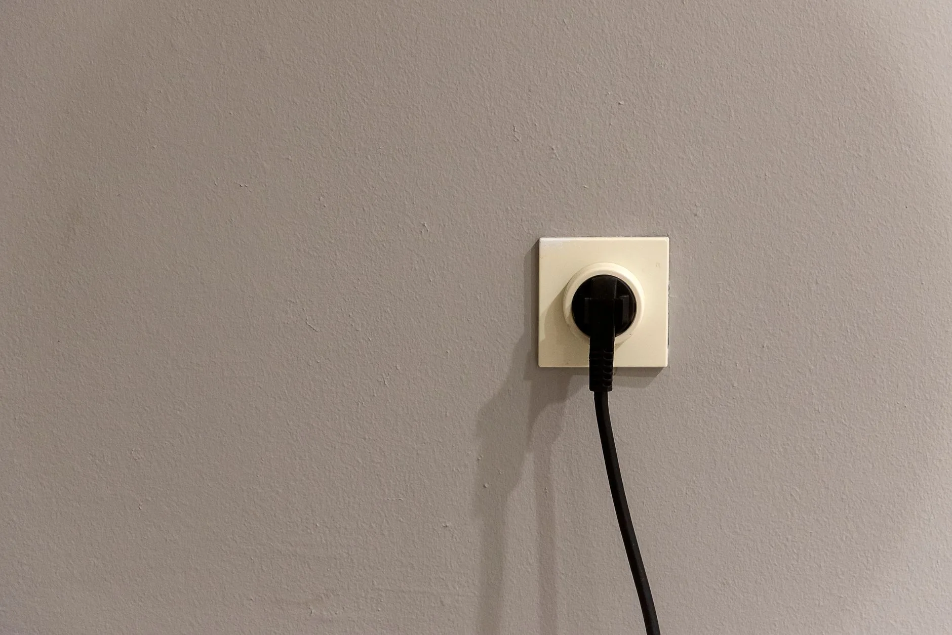 Adaptateur de prise universel avec ports USB pour voyager au Sri Lanka