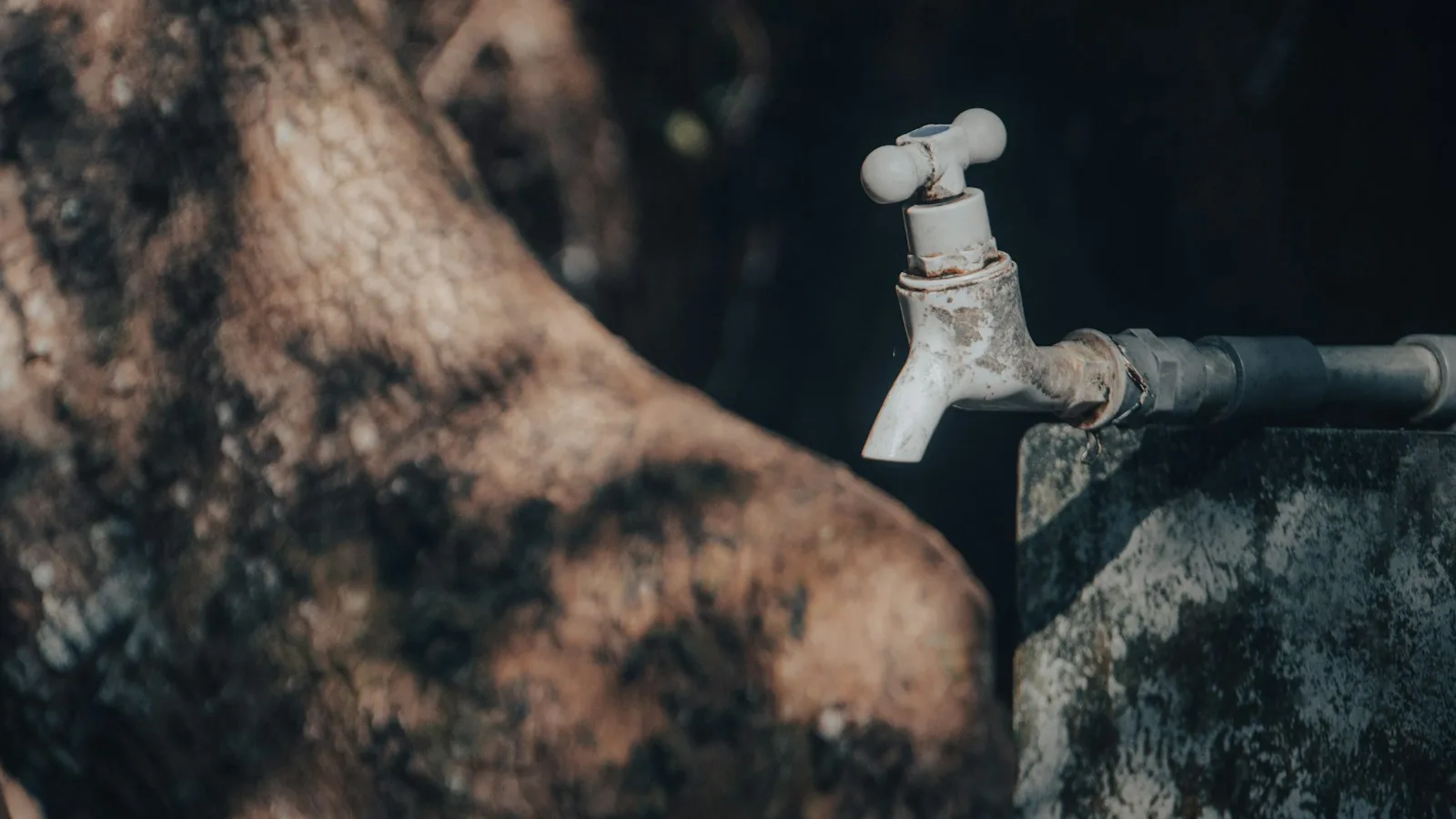 Canalisation et distribution d'eau dans un village au Sri Lanka