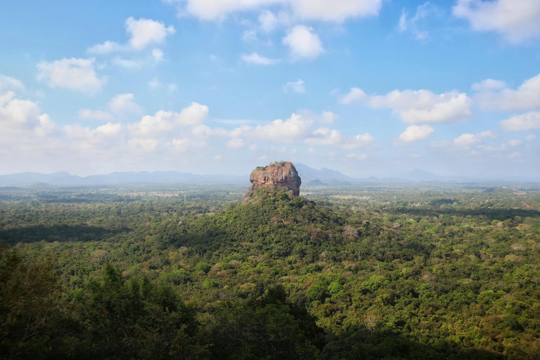 Jours 3-4 : Triangle culturel — Dambulla et Sigiriya